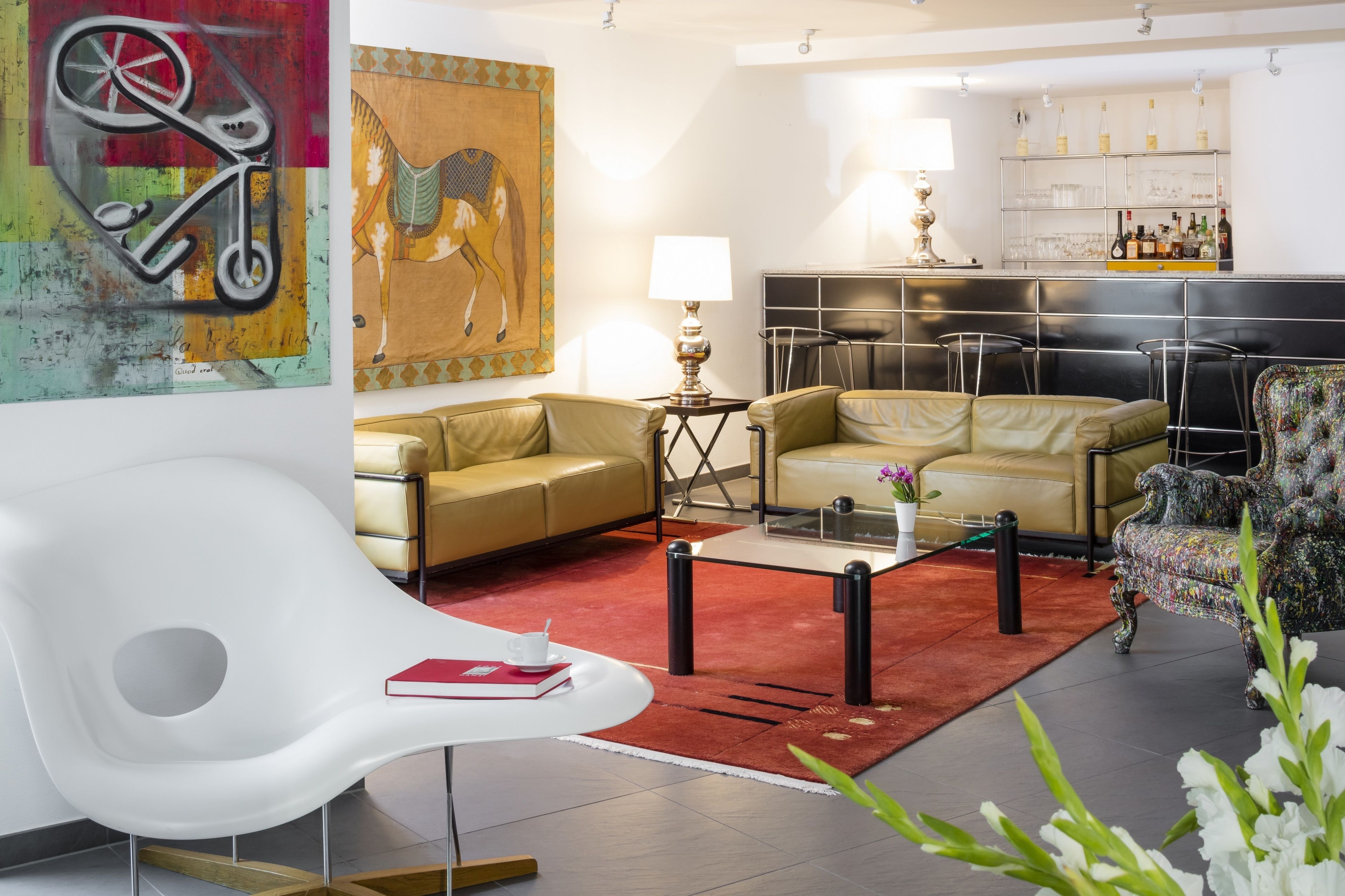 Lobby lounge