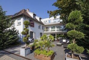 Front of property - Garrigae Villa La Florangerie Hotel & Spa (Strasbourg)