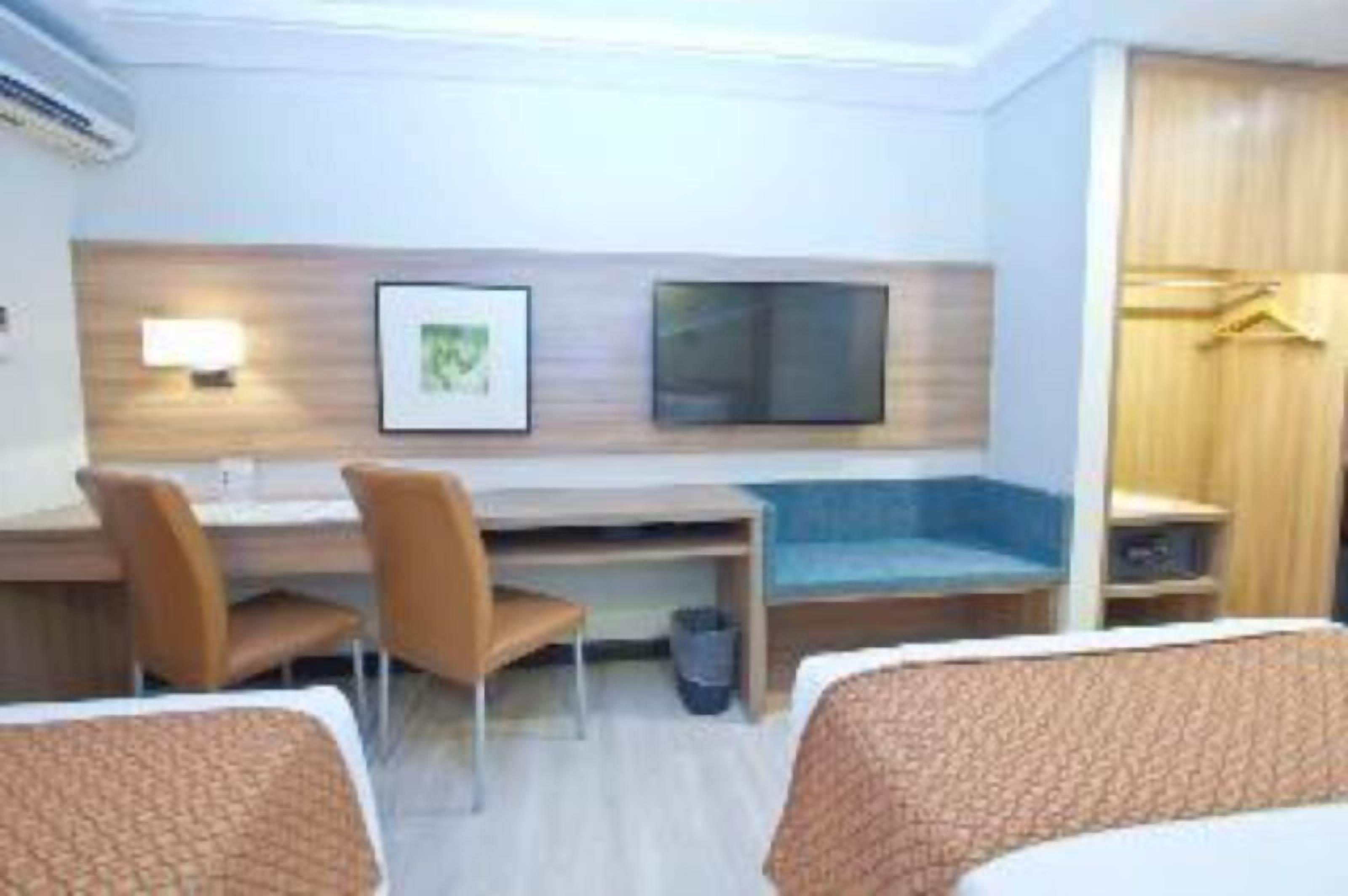 Coffres-forts dans les chambres, bureau, rideaux occultants