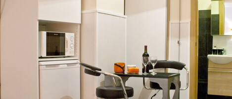 Cubrecamas, colchones con pillow-top y minibar