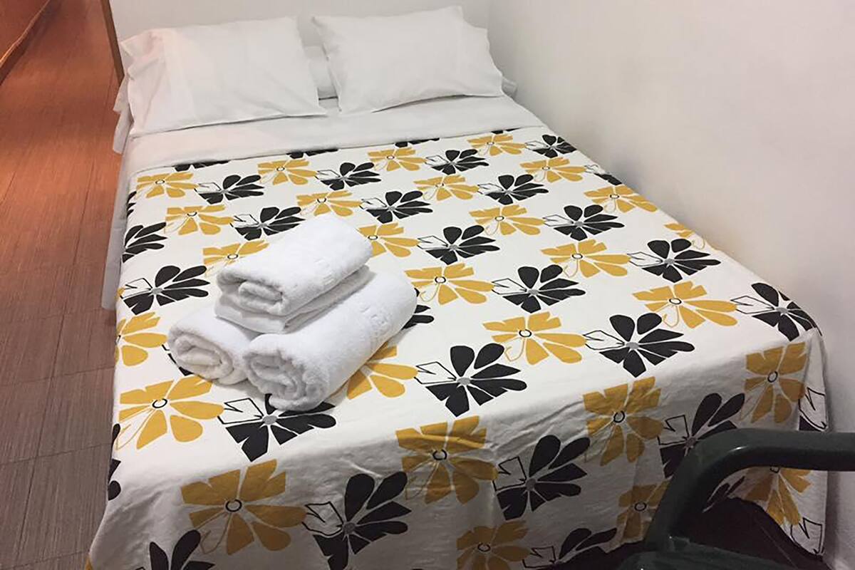 Basic Single Room | Down comforters, pillowtop beds, minibar, in-room safe