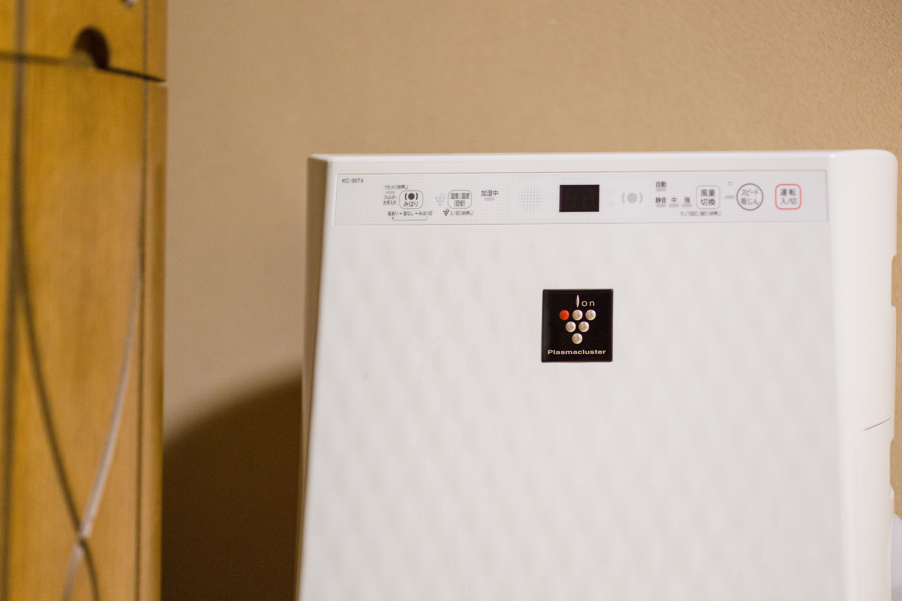 A white appliance with a control panel and a label that reads "Plasmacluster."