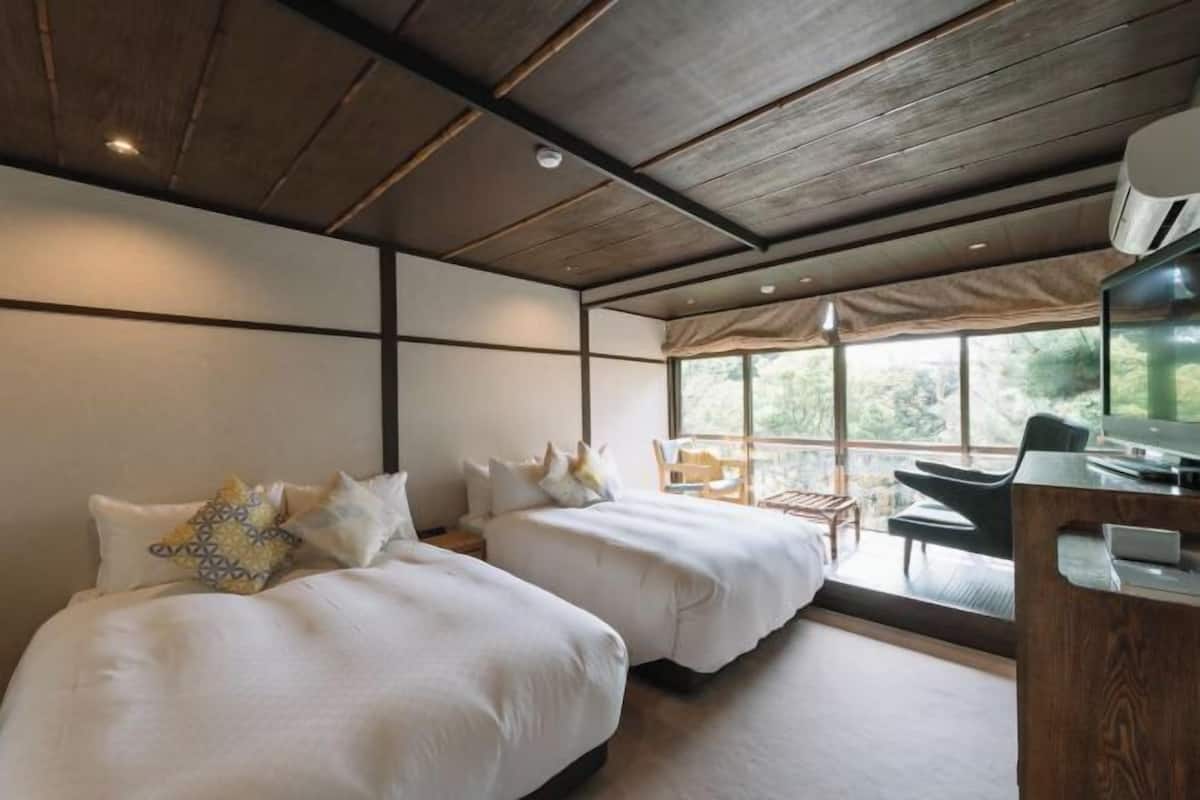 Premium bedding, down comforters, pillowtop beds, in-room safe