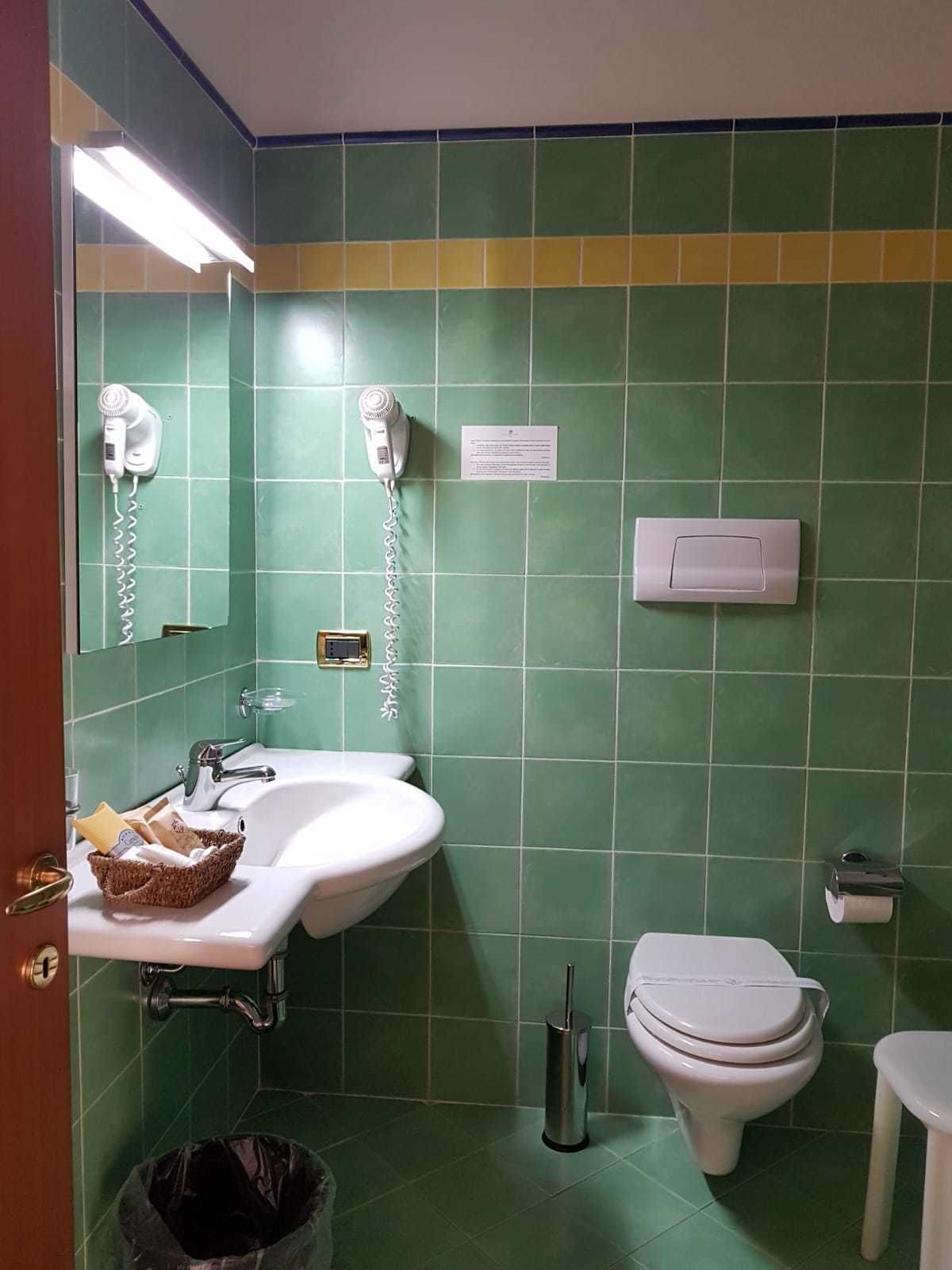 quadruple room | bathroom | shower, free toiletries, hair dryer, bidet