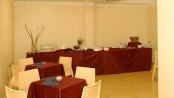 Frühstück (5 EUR pro Person)