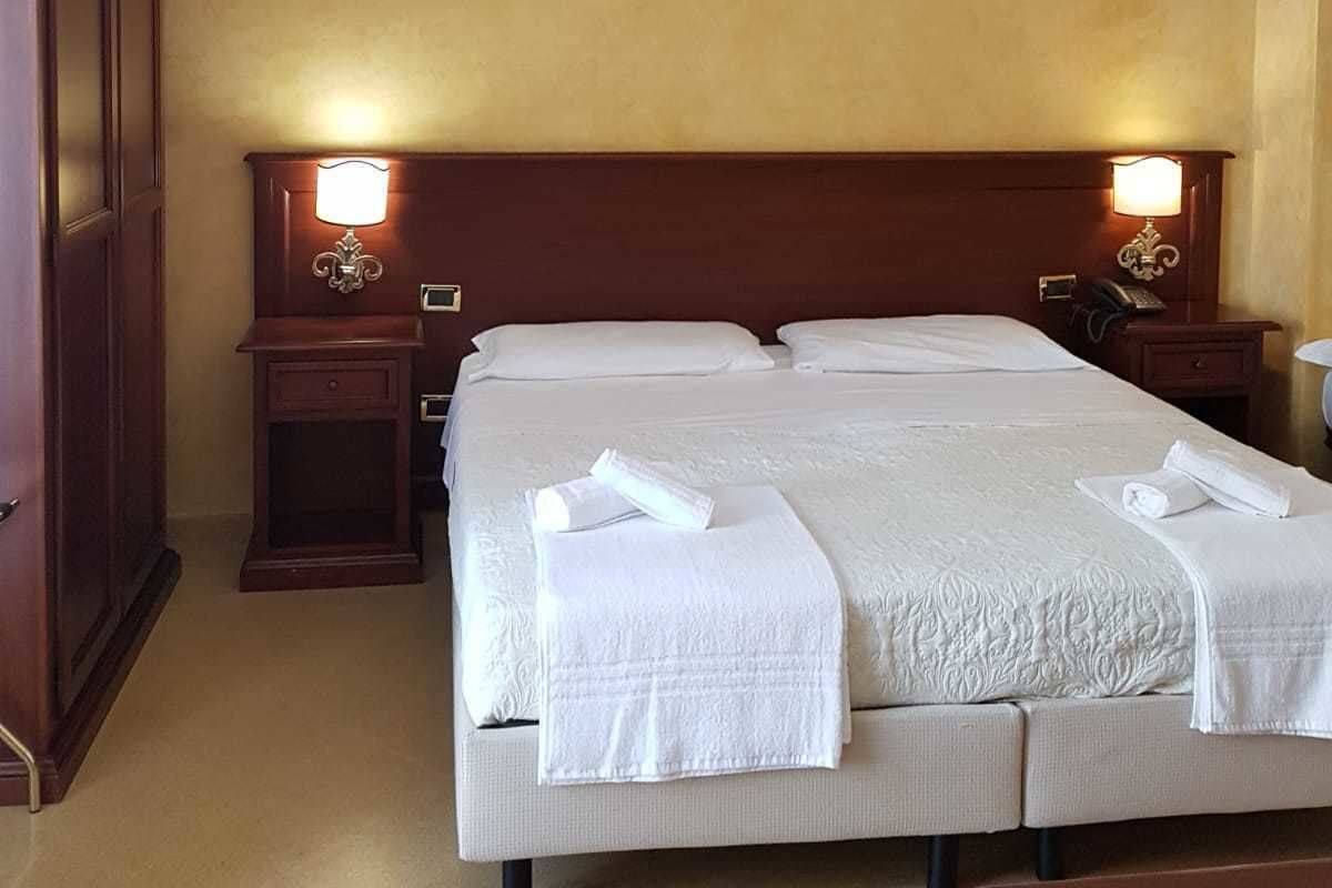 Double Room | Minibar, in-room safe, desk, soundproofing