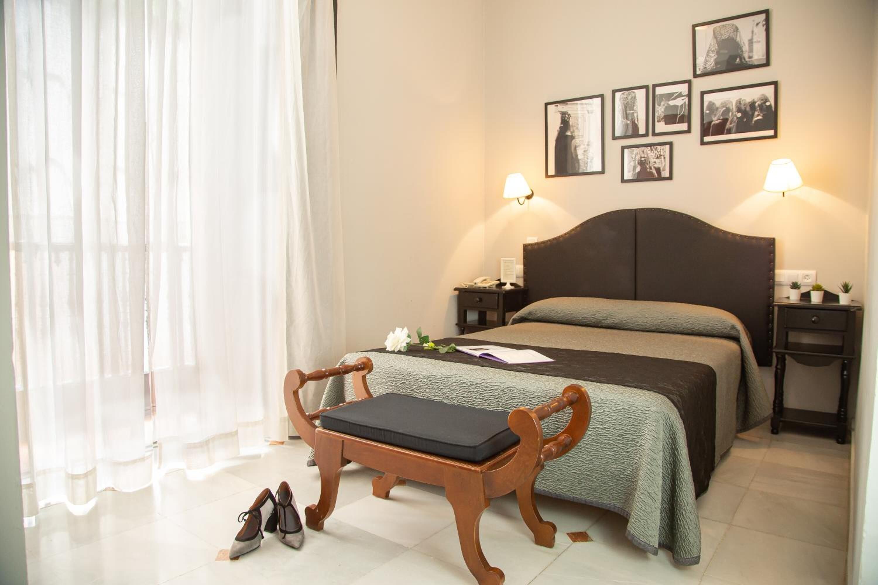 premium bedding, tempur-pedic beds, in-room safe, desk