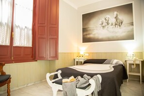 Premium bedding, Tempur-Pedic beds, in-room safe, desk - Casa Palacio Don Pedro (Seville)