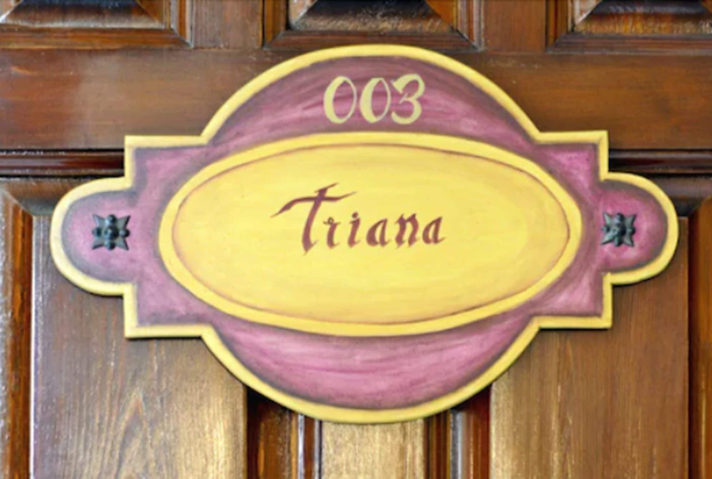 premium bedding, tempur-pedic beds, in-room safe, desk