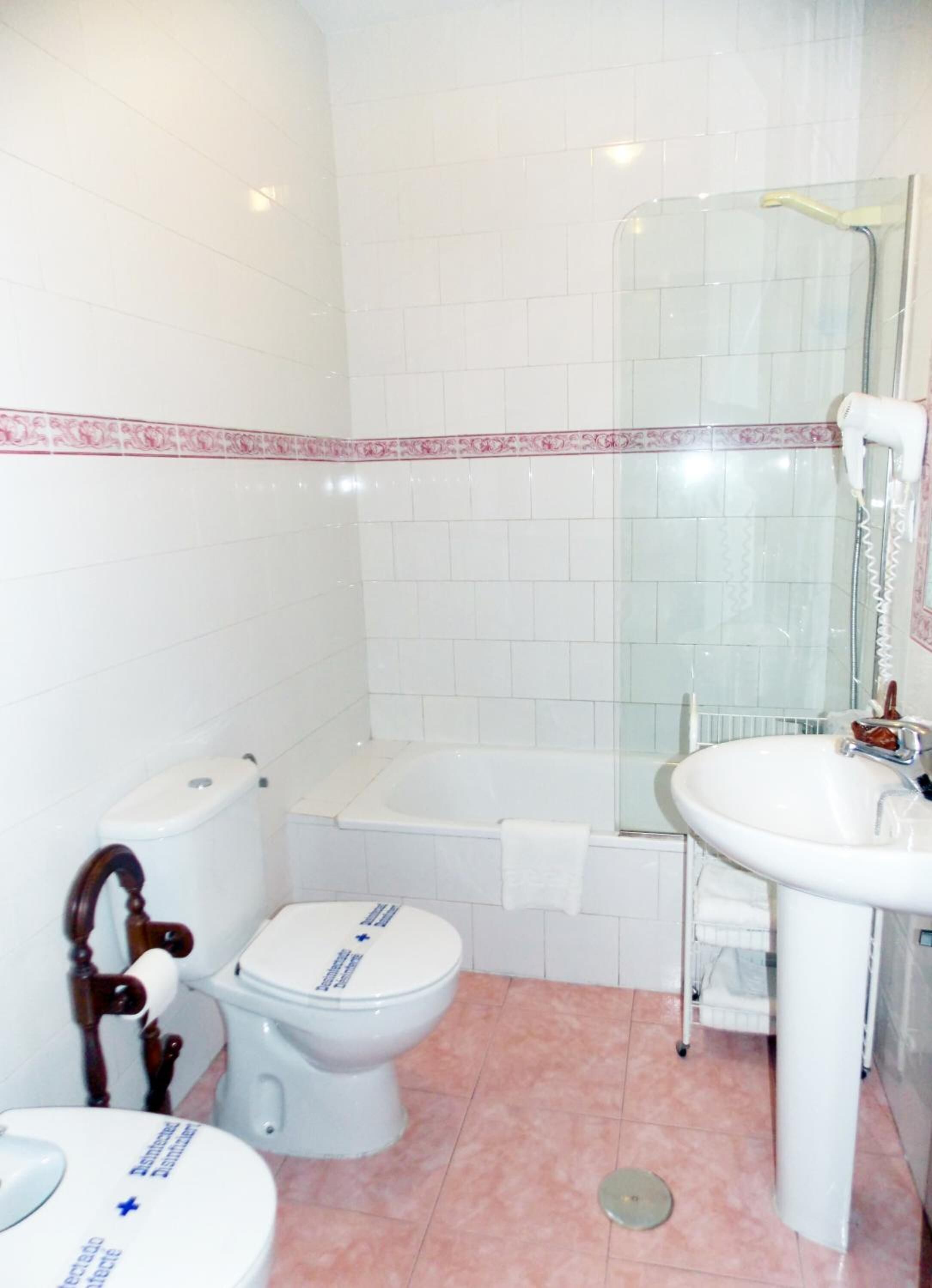 rainfall showerhead, free toiletries, hair dryer, bidet