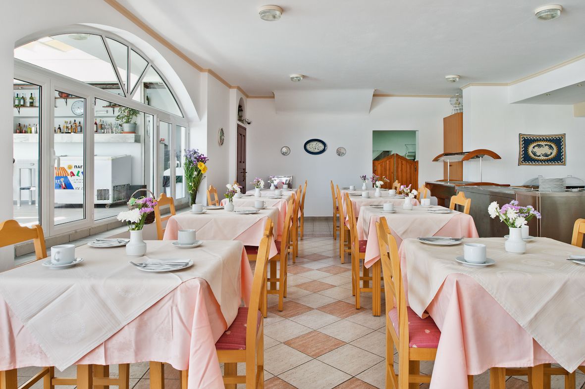 free daily full breakfast