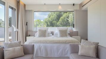 Penthouse | Luxe beddengoed, donzen dekbedden, pillowtop-bedden, een minibar