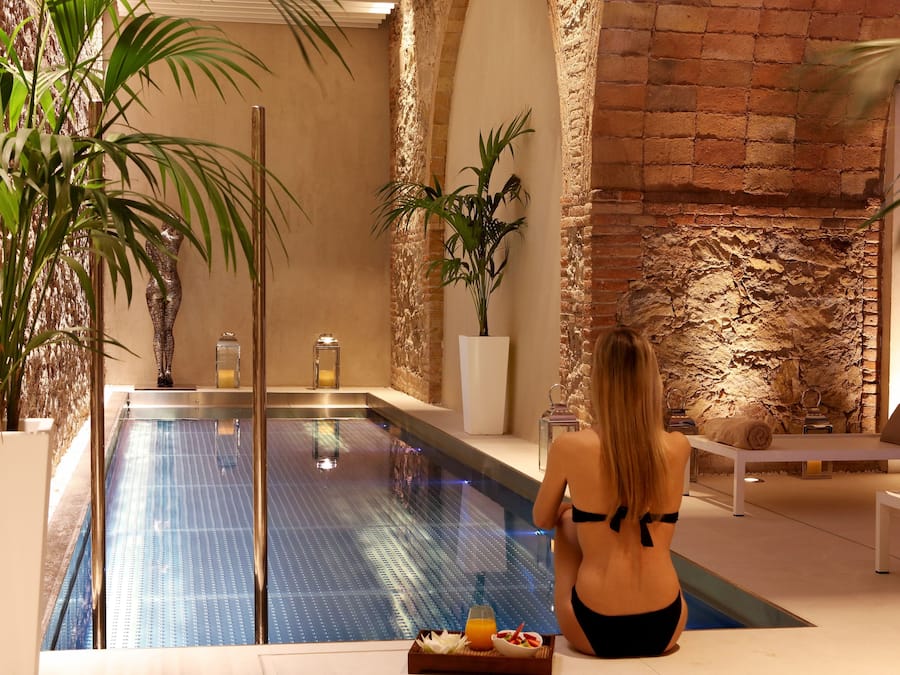 Een sauna, een bubbelbad, een stoombad, een Turks bad/hammam