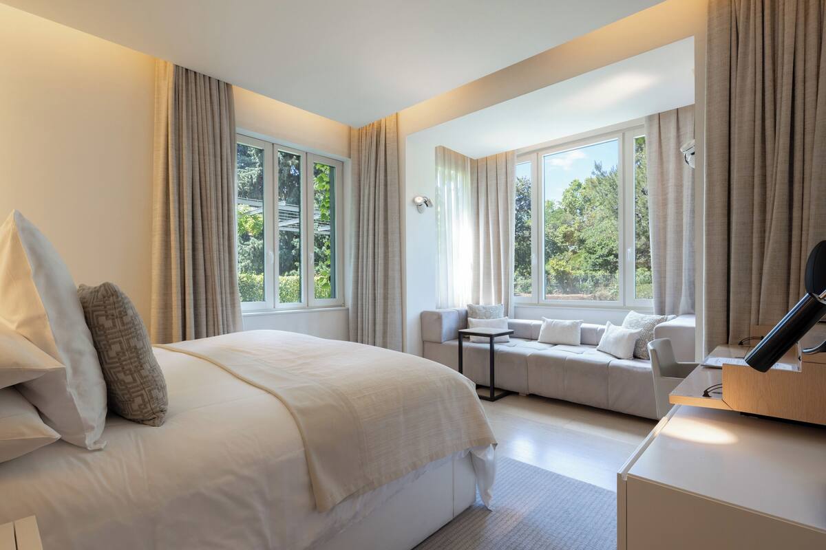 Premium bedding, down comforters, pillowtop beds, minibar