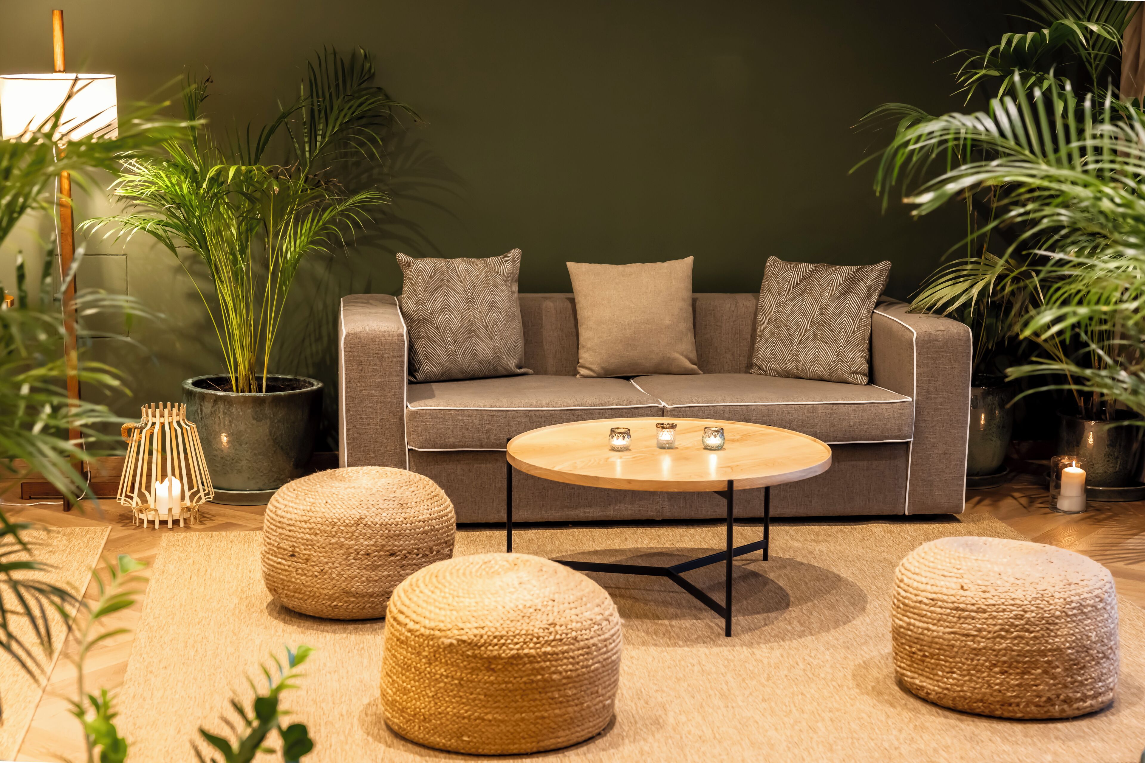 3 bars/lounges, cocktail bar