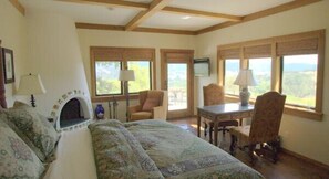 Premium bedding, desk, iron/ironing board, free WiFi - The Casitas of Arroyo Grande (Arroyo Grande)