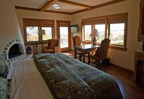 Premium bedding, desk, iron/ironing board, free WiFi - The Casitas of Arroyo Grande (Arroyo Grande)