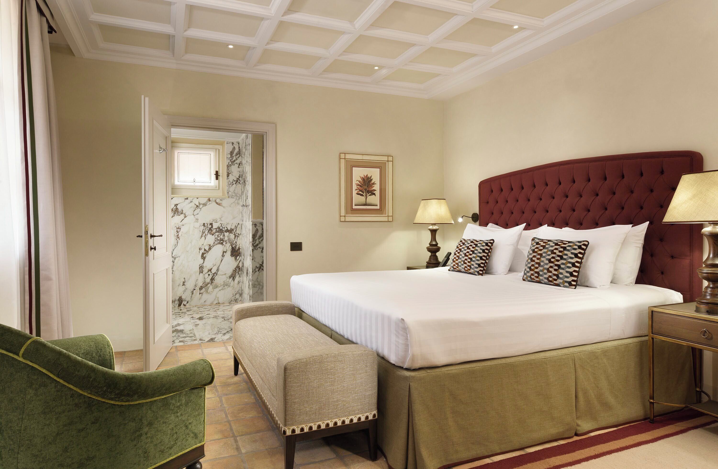 Suite Deluxe | Literie de qualité, minibar, coffre-fort, bureau