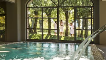 Couples treatment room(s), sauna, hot tub, steam room