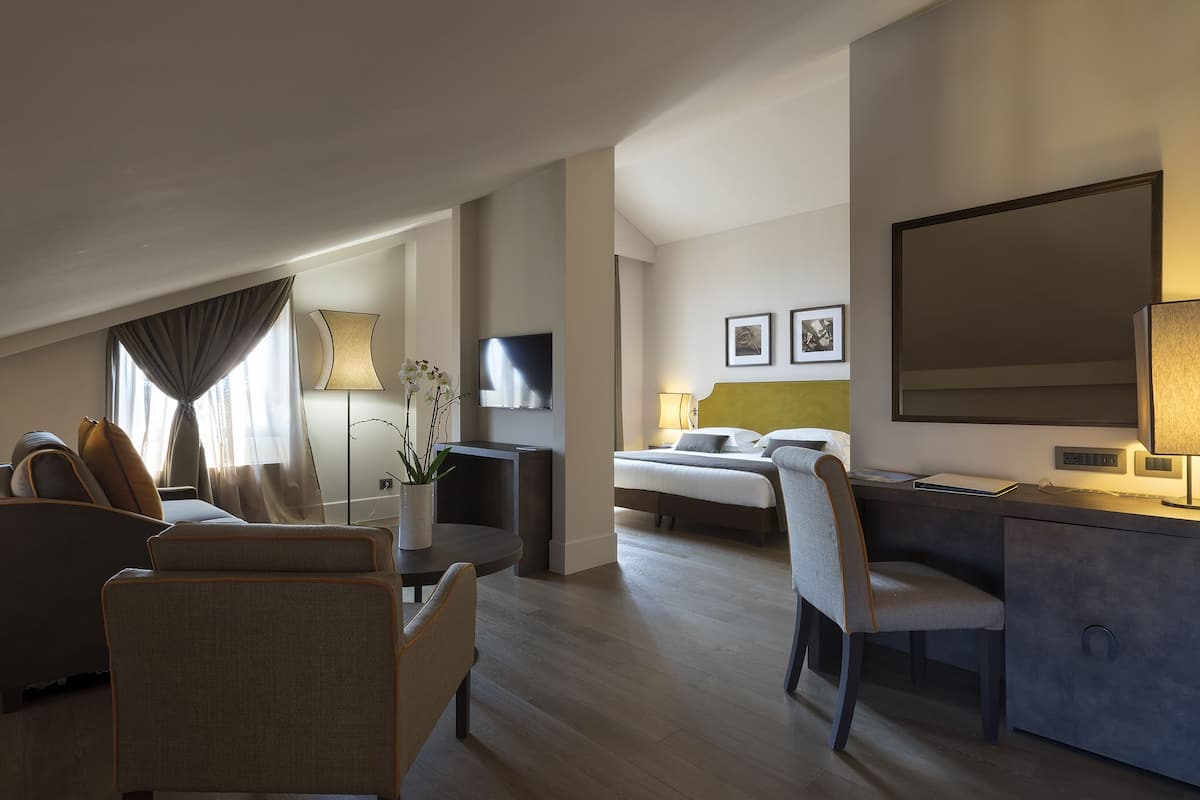 suite, annex building | 1 bedroom, premium bedding, select comfort beds, minibar