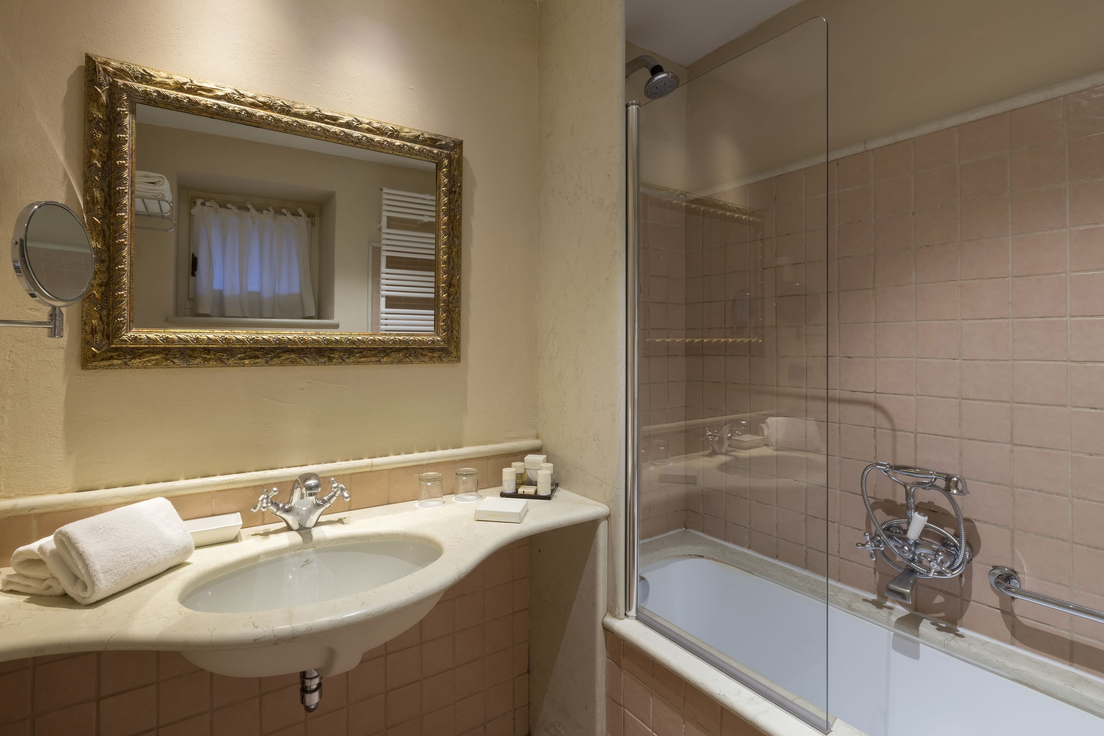 double room (prestige) | bathroom | free toiletries, hair dryer, slippers, bidet