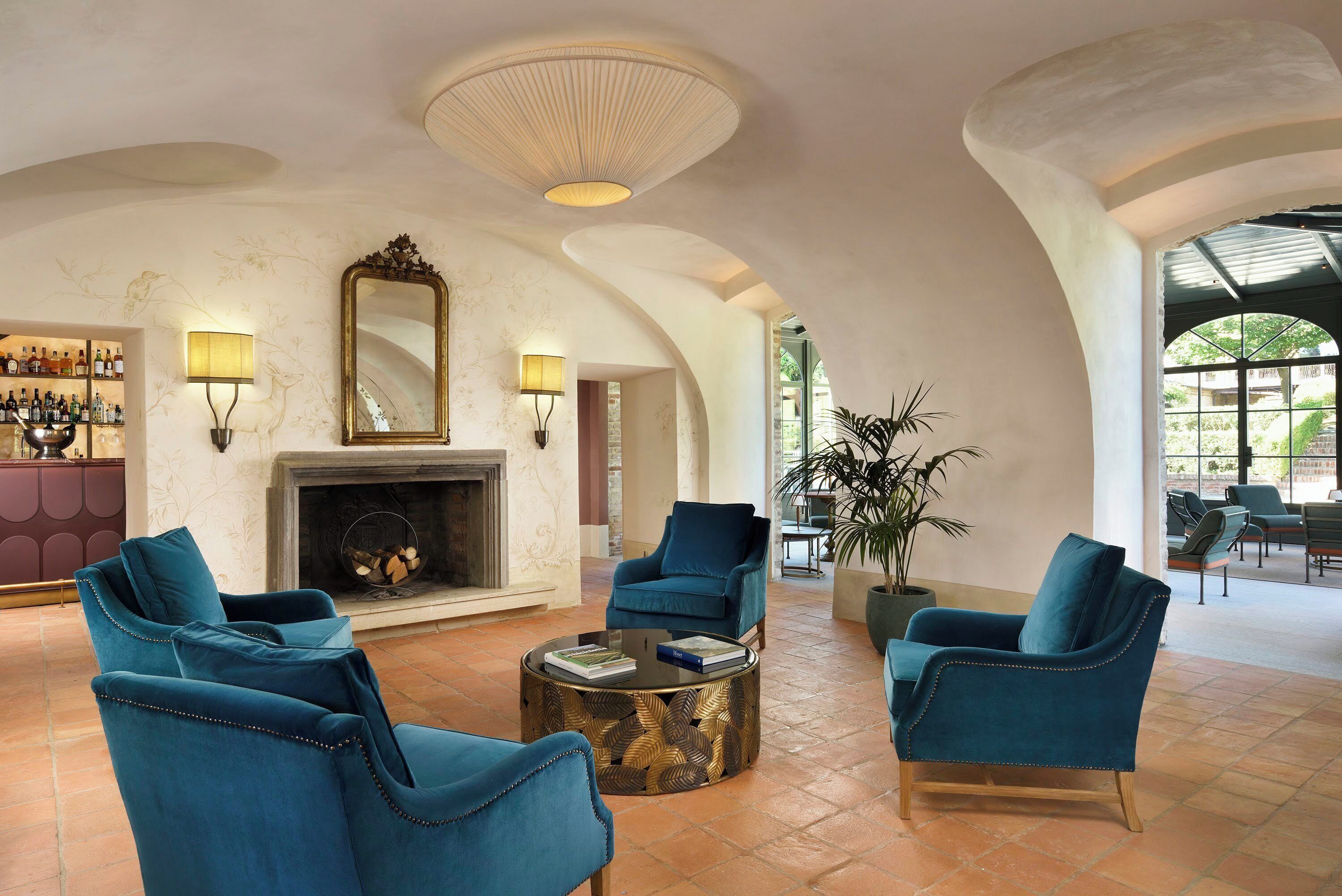 Lobby lounge