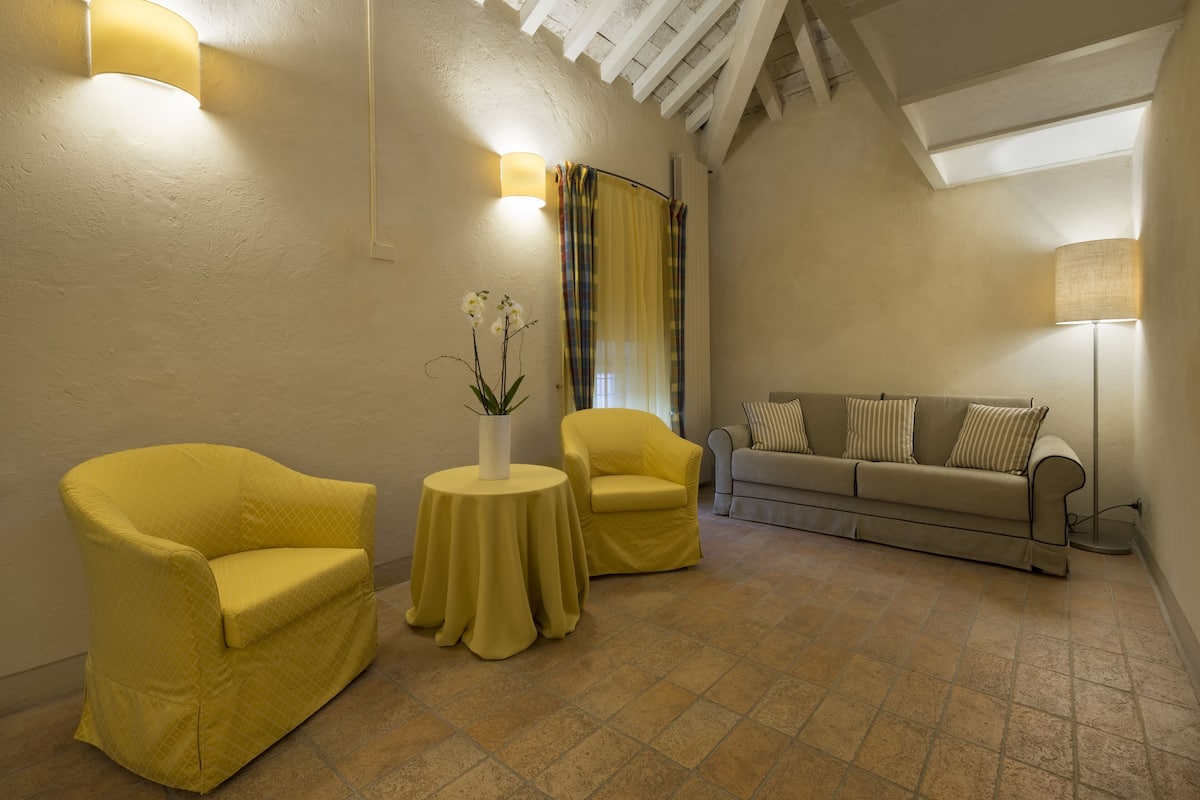 classic double or twin room | living area | flat-screen tv