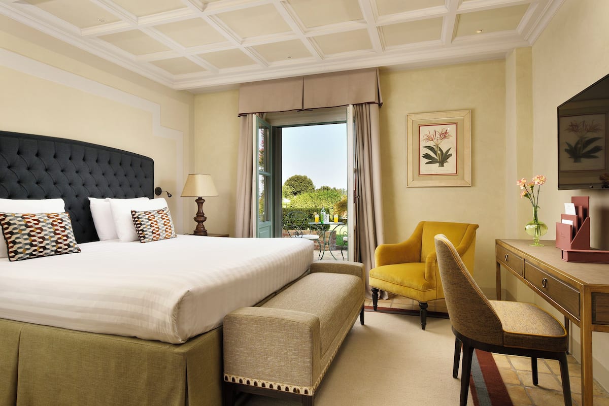 Doppelzimmer, Terrasse (Prestige) | Hochwertige Bettwaren, Minibar, Zimmersafe, Schreibtisch