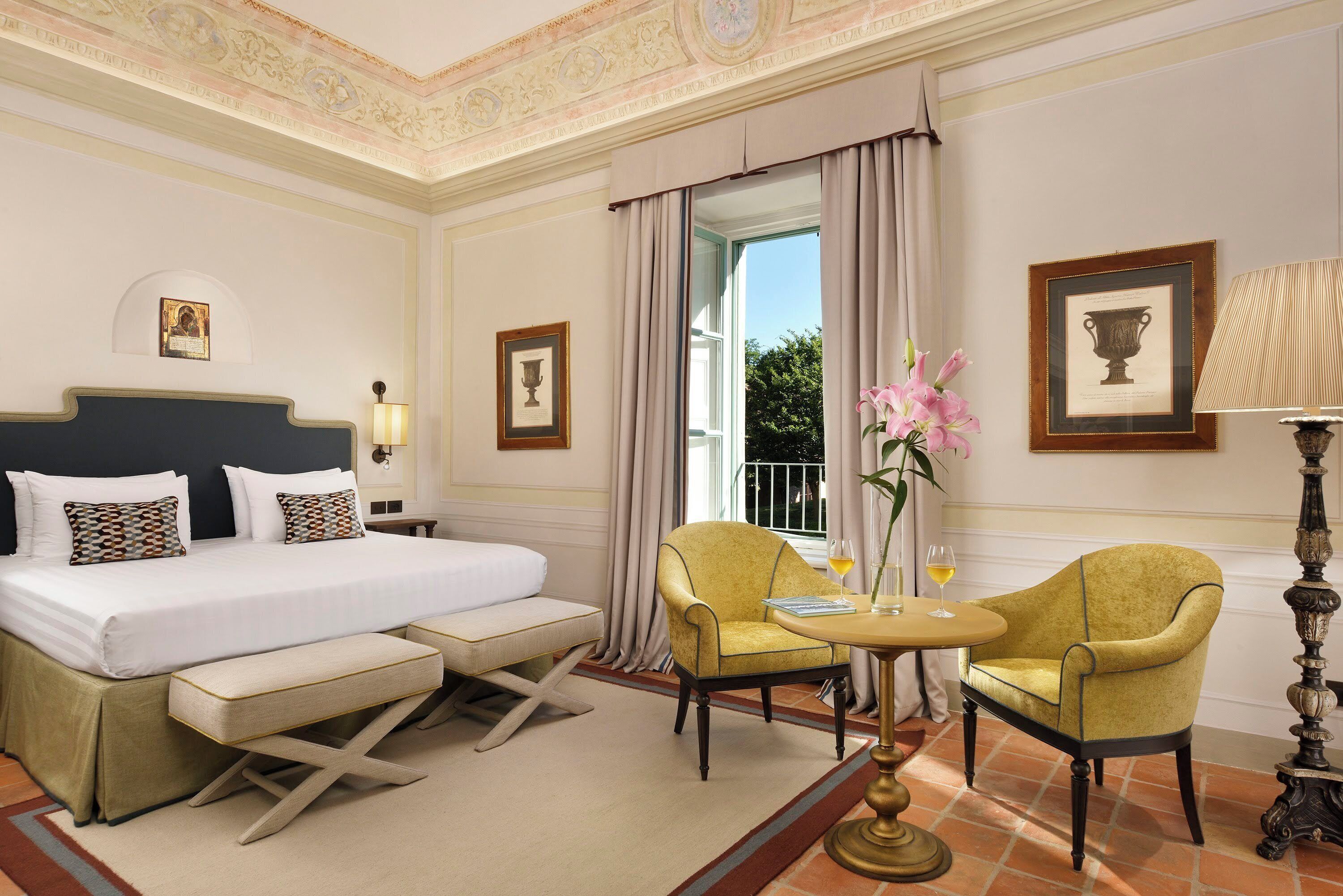 Signature-Suite | Hochwertige Bettwaren, Minibar, Zimmersafe, Schreibtisch