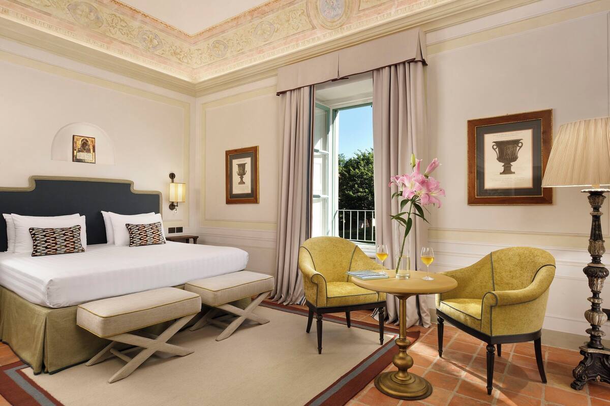 Suite Signature | Literie de qualité, minibar, coffre-fort, bureau