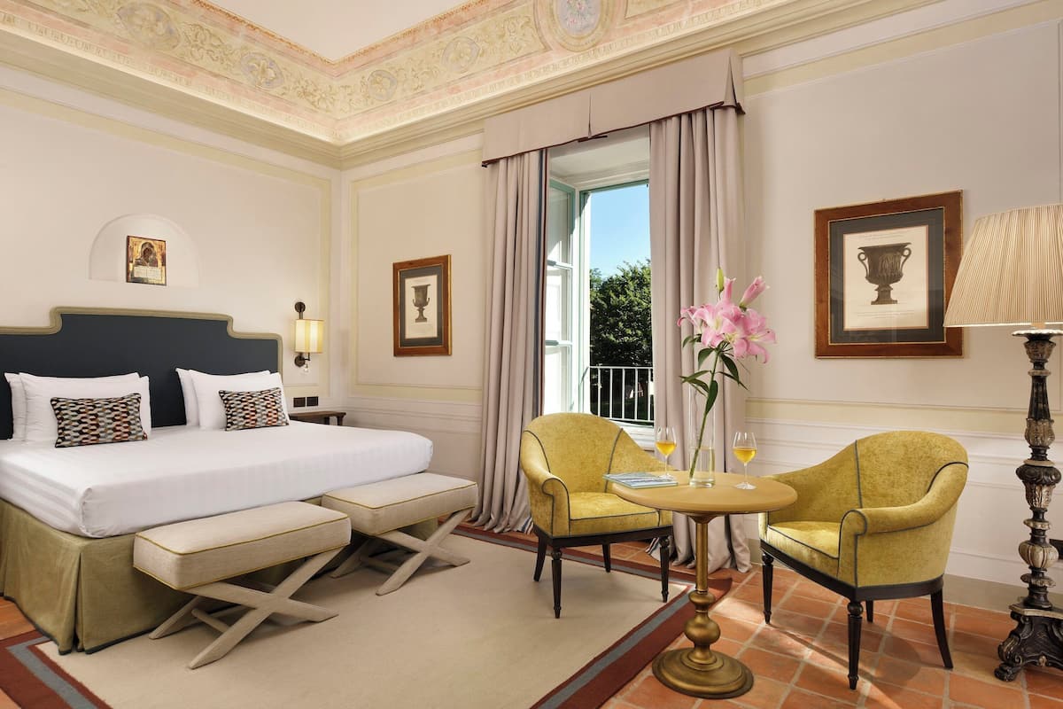 Signature-Suite | Hochwertige Bettwaren, Minibar, Zimmersafe, Schreibtisch
