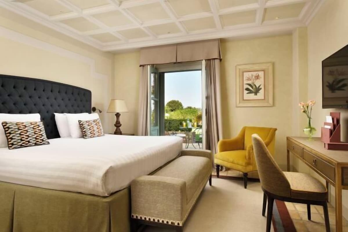 Ropa de cama de alta calidad y minibar 