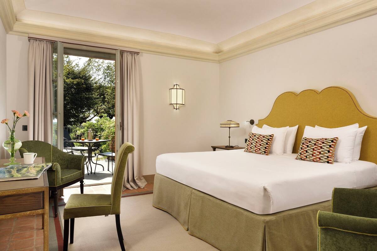Luxury Suite with Terrace | Literie de qualité, minibar, coffre-fort, bureau