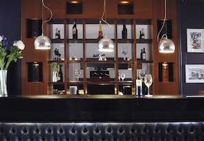 Bar (trong khuôn viên)