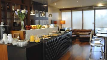 Free daily continental breakfast
