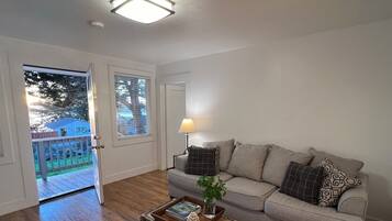 Exclusive House, 2 Bedrooms, Non Smoking, Bay View | Living area