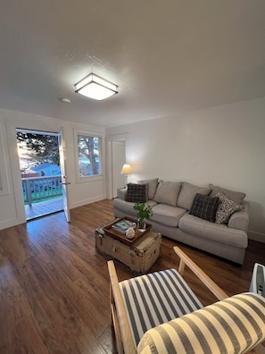 エクスクルーシブ ハウス 2 ベッドルーム 禁煙 ベイビュー | リビング エリア