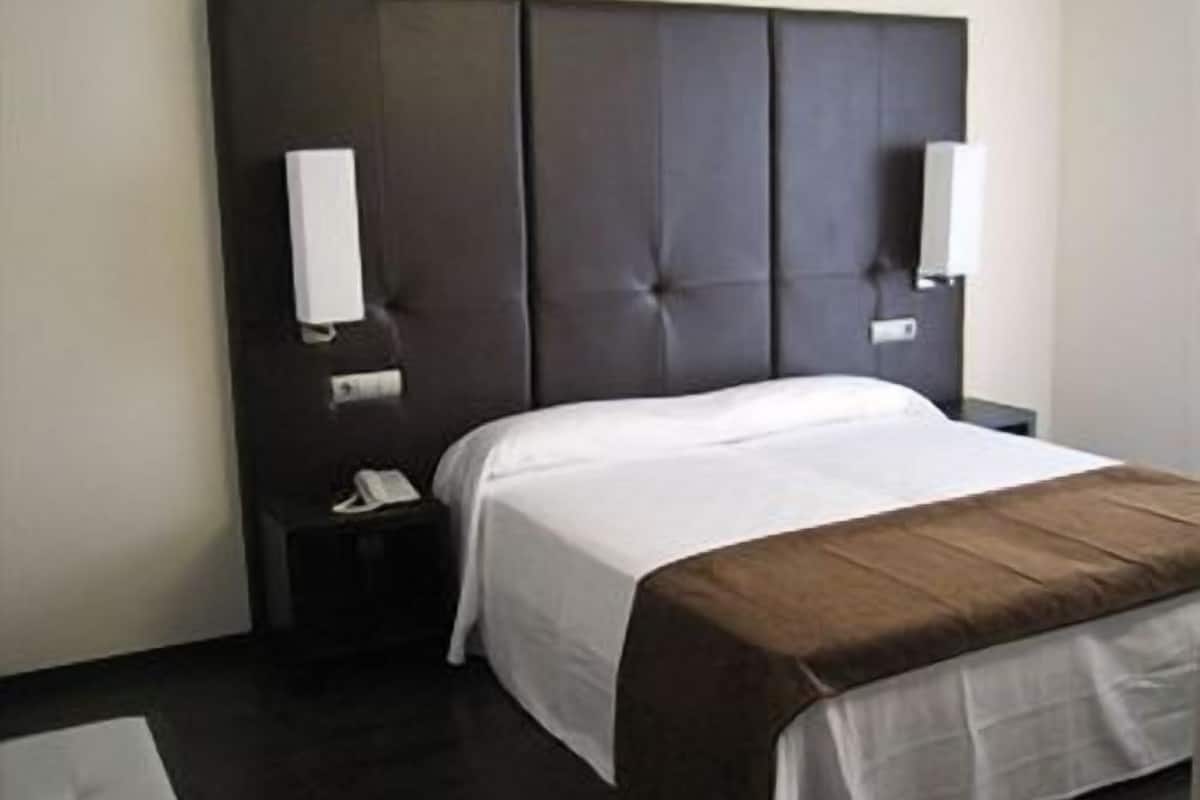 Desk, blackout drapes, WiFi (free)