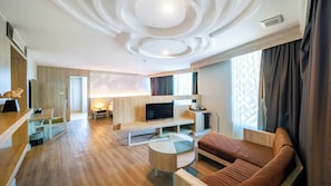 Suíte, 1 cama King, para não fumantes, vista para a cidade | 1 quarto, roupas de cama premium, camas Select Comfort, frigobar