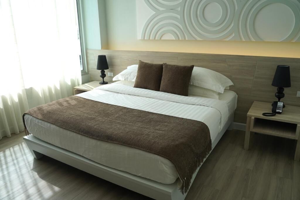 Deluxe Room, 1 Double Bed, Non Smoking, City View | Premium bedding, Select Comfort beds, minibar, in-room safe