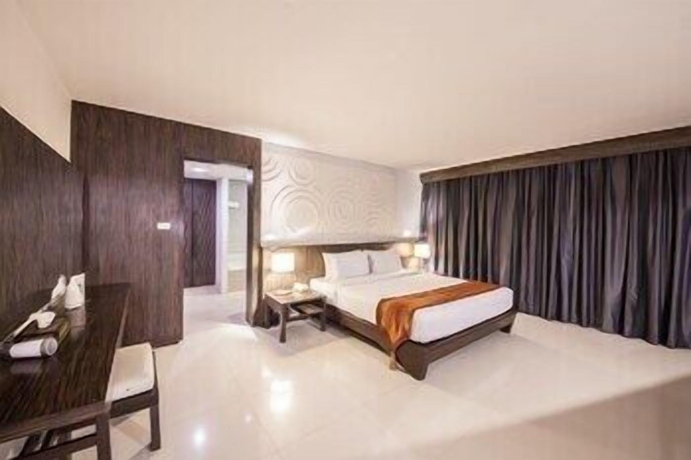 Premium bedding, Select Comfort beds, minibar, in-room safe