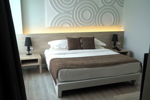 Deluxe Room, 1 Double Bed, Non Smoking, City View | Premium bedding, Select Comfort beds, minibar, in-room safe