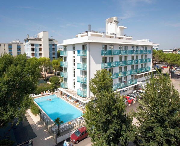 Outdoor pool, sun loungers