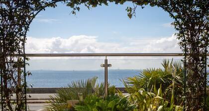 Roslin Beach Hotel