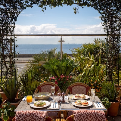 Roslin Beach Hotel