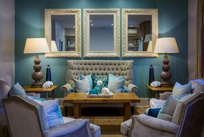 Lobby lounge - Roslin Beach Hotel (Southend-on-Sea)