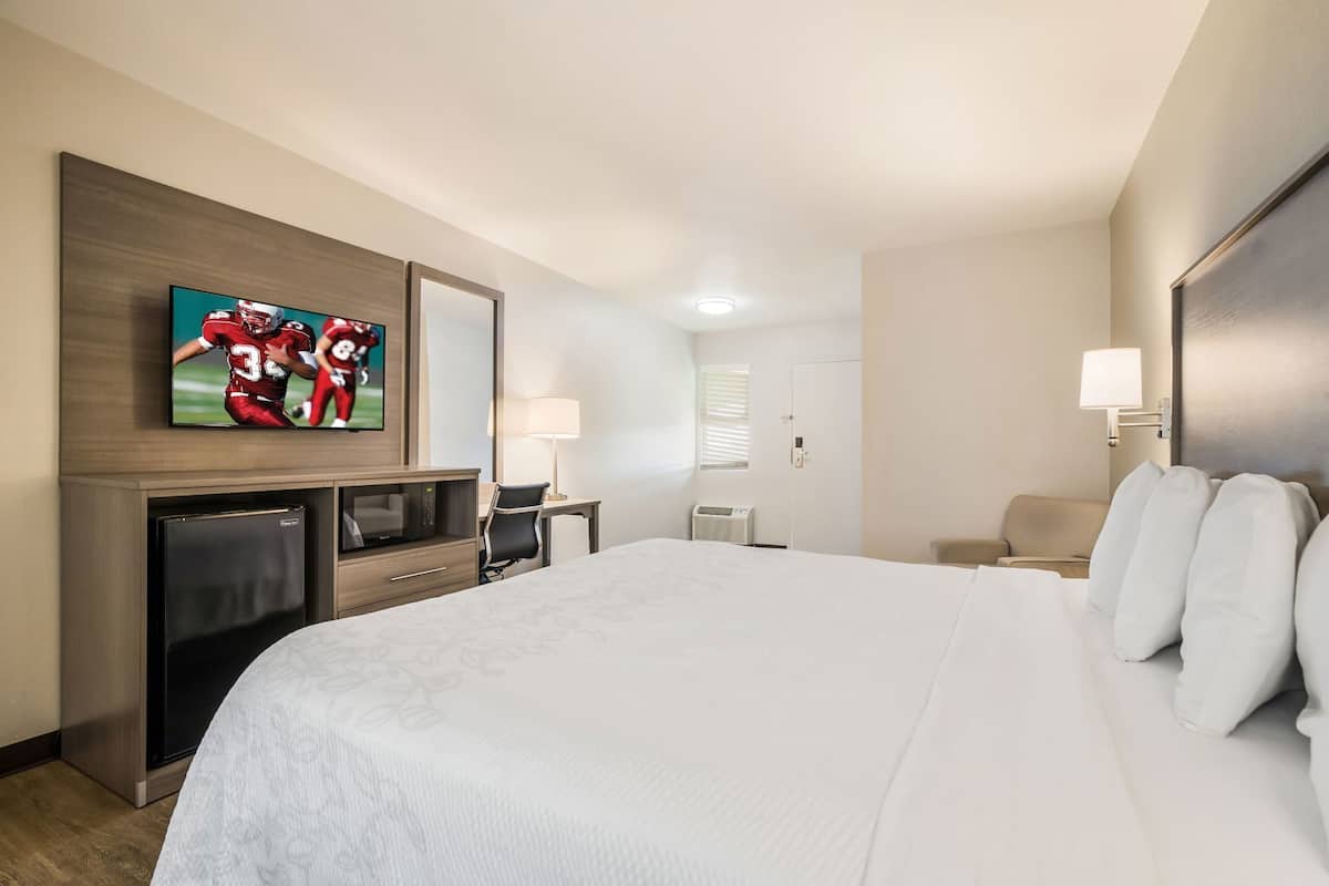 Premium bedding, blackout curtains, iron/ironing board