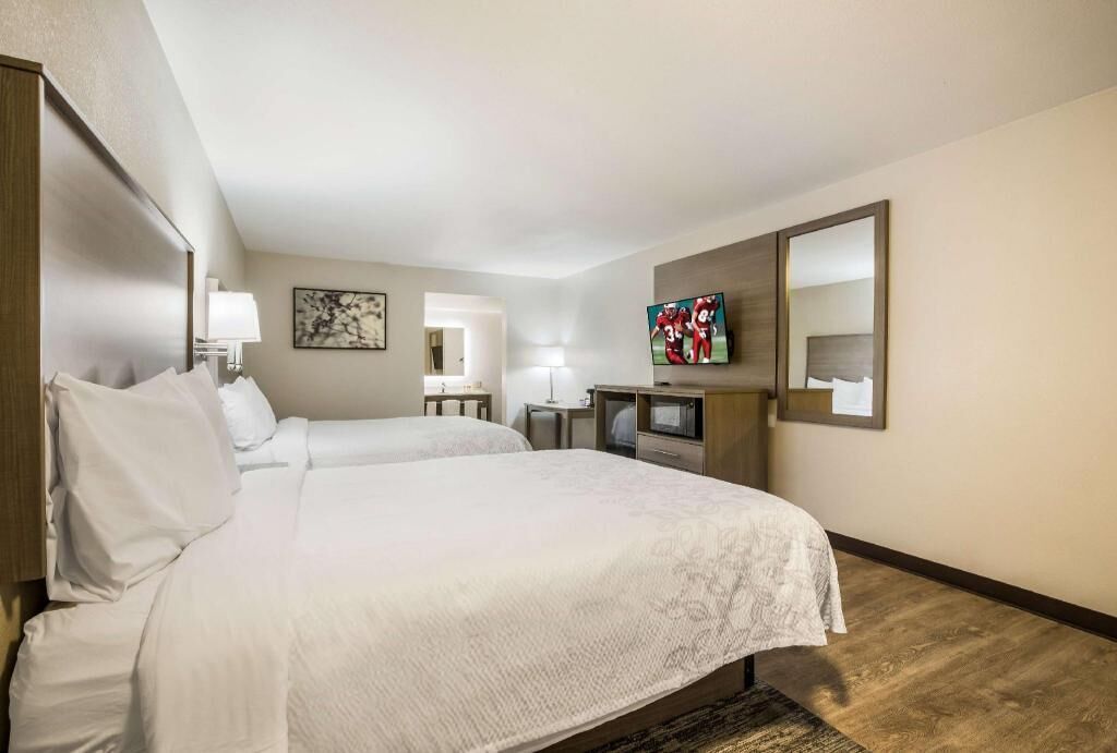 Premium bedding, blackout drapes, iron/ironing board