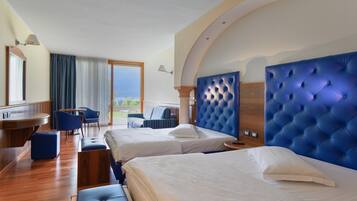 Minibar, una cassaforte in camera, culle/letti per bambini (a pagamento)