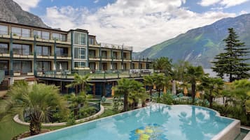 Outdoor pool, pool umbrellas, sun loungers